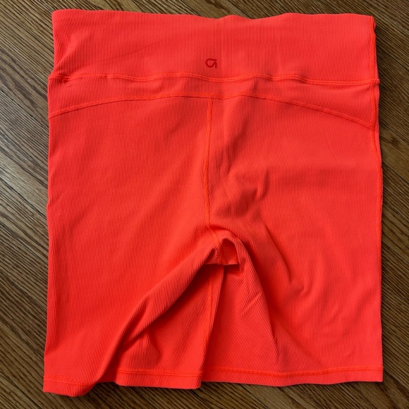 GAP Fit Highlighter Pink Ribbed Bikeshort - Picture 2 of 2